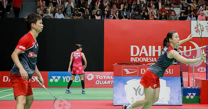 Pasangan ganda campuran Jepang, Yuta Watanabe/Arisa Higashino, bertanding pada Indonesia Masters 2019 di Istora Senayan, Jakarta.