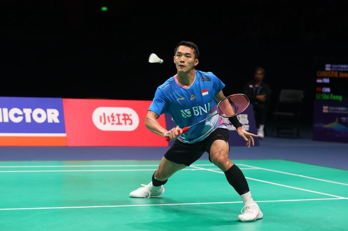 Aksi tunggal putra Indonesia, Jonatan Christie, saat bertanding pada final Kejuaraan Asia 2024 di Ningbo, China, 14 April 2024.