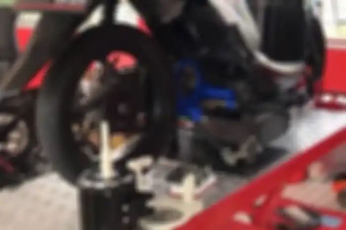 Motor bensin yang akan diubah menjadi motor listrik harus memiliki Sertifikat Uji Tipe (SUT) atau Sertifikasi Uji Tipe Kendaraan Bermotor (SRUT). (foto ilustrasi)