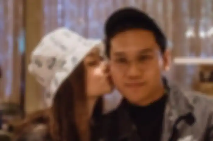 Vanessa Khong dan Indra Kenz