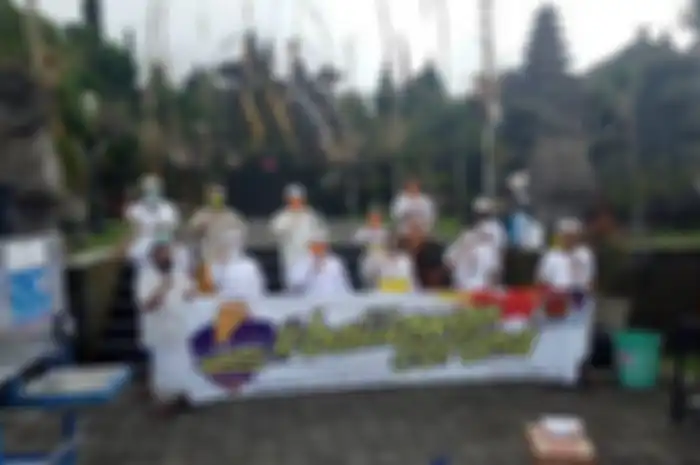 Pura Besakih dan Pura Batur mendapat bantuan CSR yang dilakukan oleh Yamaha dan Pramuka Peduli melalui gerakan Generasi 125 #BaliLawanCorona.