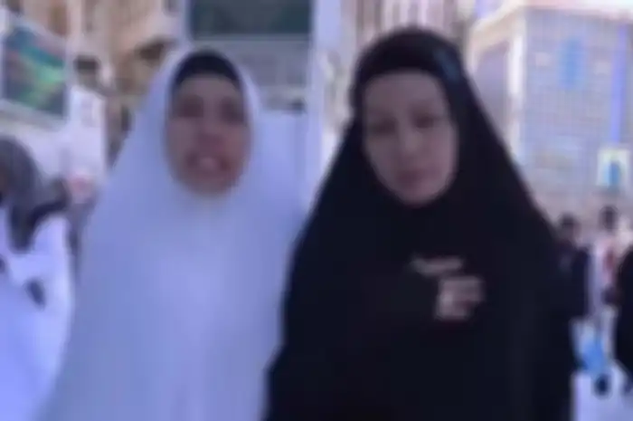 Nikita Mirzani dan Fitri Salhuteru jalankan ibadah umroh