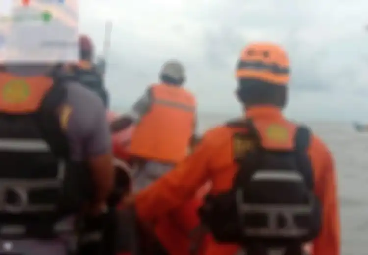 Dua Hari Terombang-ambing di Laut, ABK Ini Ditemukan Selamat, Sedang 10 Rekannya Masih Dicari
