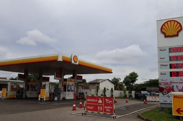 Pom bensin Shell.