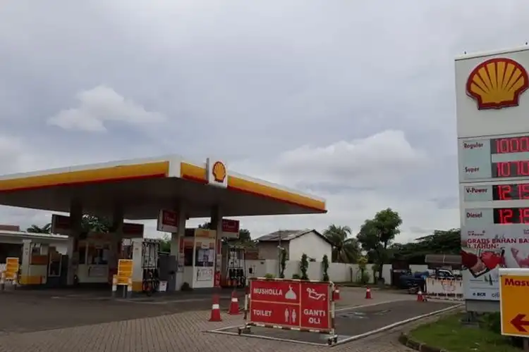 Jelang Tutup Tahun, Pom Bensin Swasta Kompak Nurunin Harga, Pertamina Kapan Nih?