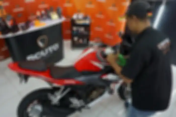 Selain mobil Scuto juga melayani pengerjaan detailing untuk motor