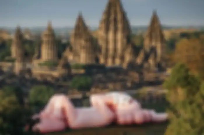 KAWS di Candi Prambanan yang viral di TikTok