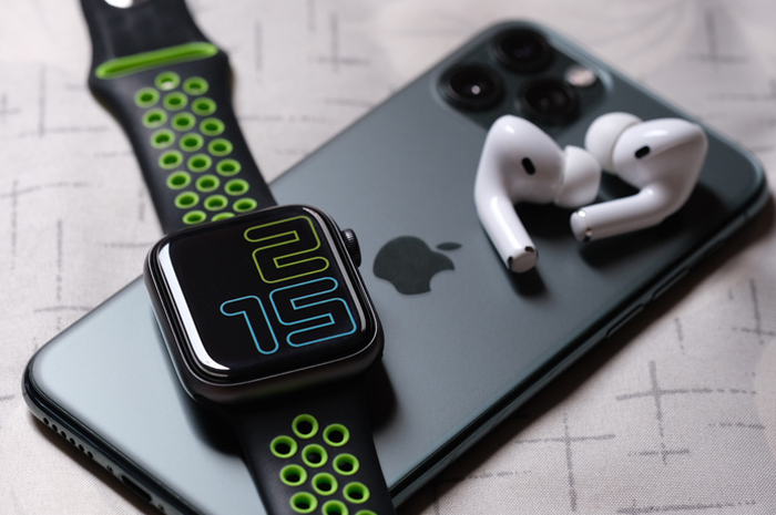 iPhone 11 Pro, Apple Watch dan AirPods Pro