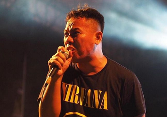 Dahulu Jadi Saksi di Balik Perceraian Orang Tuanya, Vicky Prasetyo Kini Bertindak sebagai Imam Salat Jenazah sang Ayah