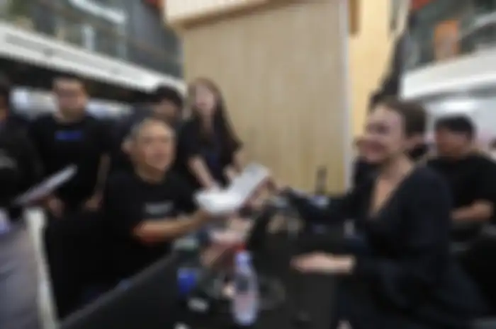 iPhone 15 series Midnight Launch dari Blibli