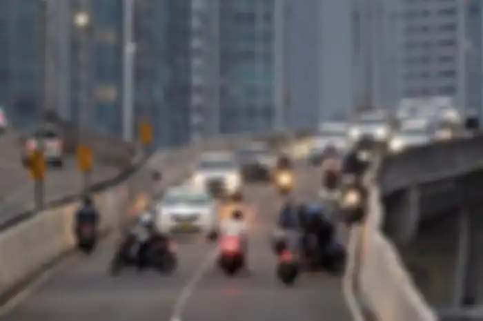 Nekat lewati jalan layang non tol siap-siap penjara 2 bulan.