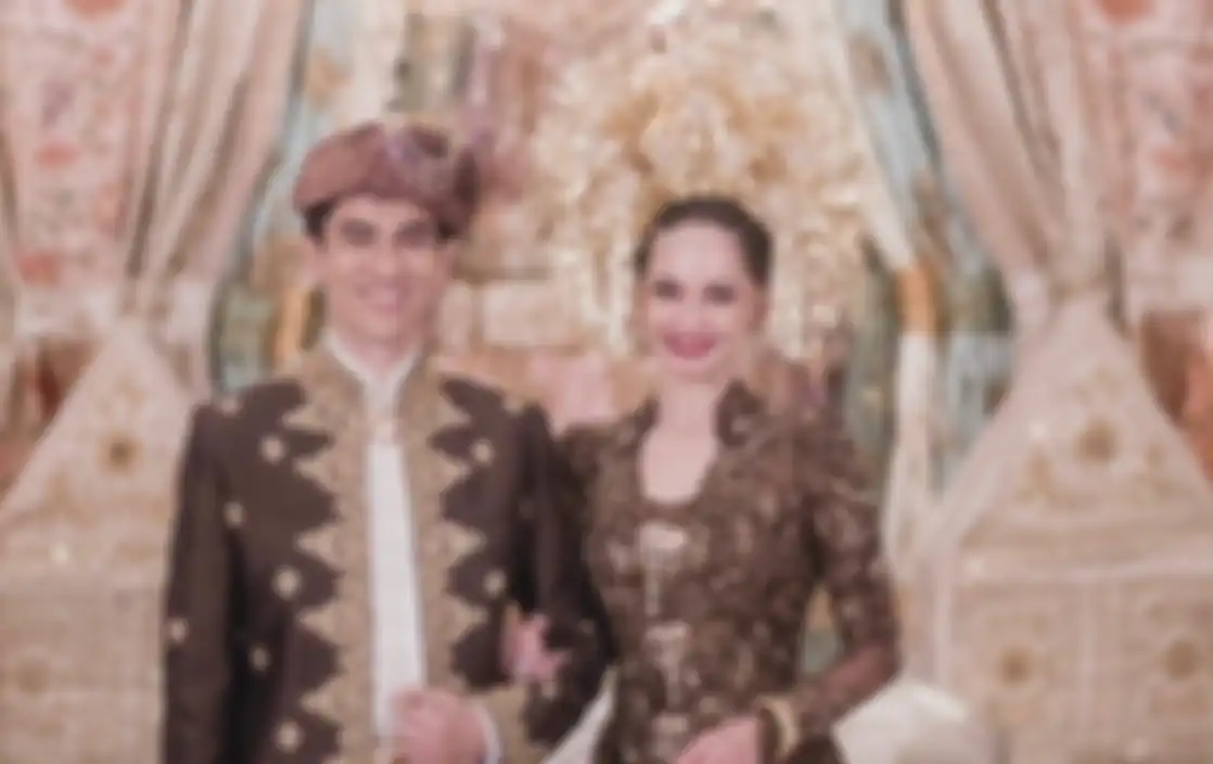 Enzy Storia dan Maulana Kasetra saat melangsungkan akad nikah.