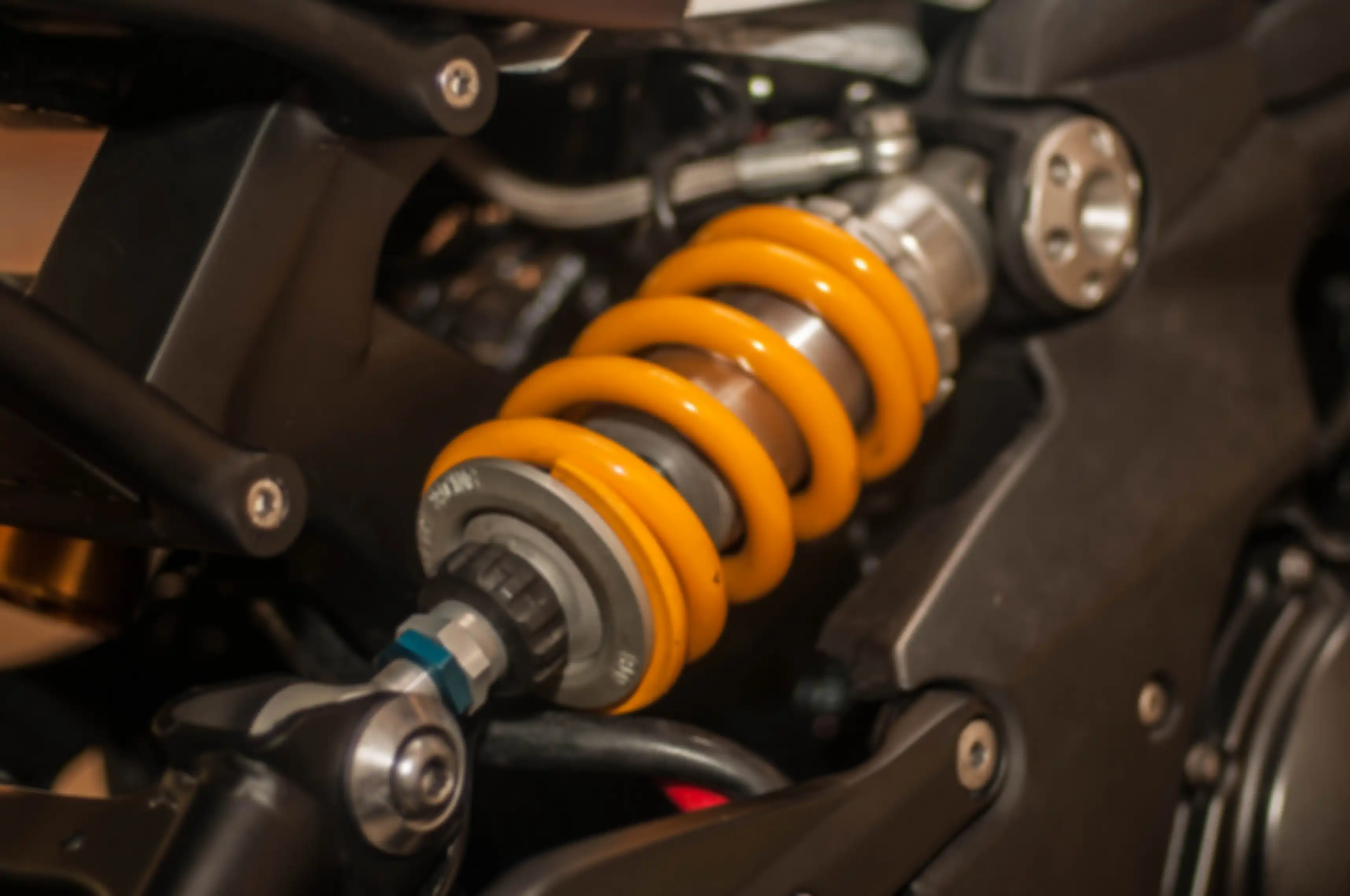 Monosok Ohlins serasi dengan warna sok depan