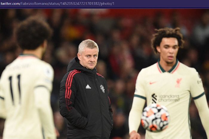 Pelatih Manchester United, Ole Gunnar Solskjaer, dalam laga pekan ke-9 Liga Inggris 2021-2022 melawan Liverpool di Old Trafford pada Minggu (24/10/2021). 