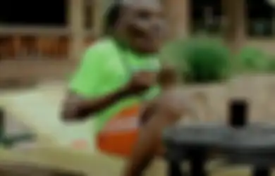 Patahkan Stereotipe Soal Ketampanan, Pria Peraih Gelar 'Orang Terjelek' Ini Buktikan Pesonanya Mampu Pikat 3 Wanita Cantik dan Nikahi Ketiganya