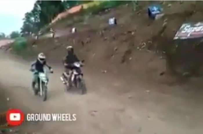 Pengendara Supra terobos gelaran balap motokross.