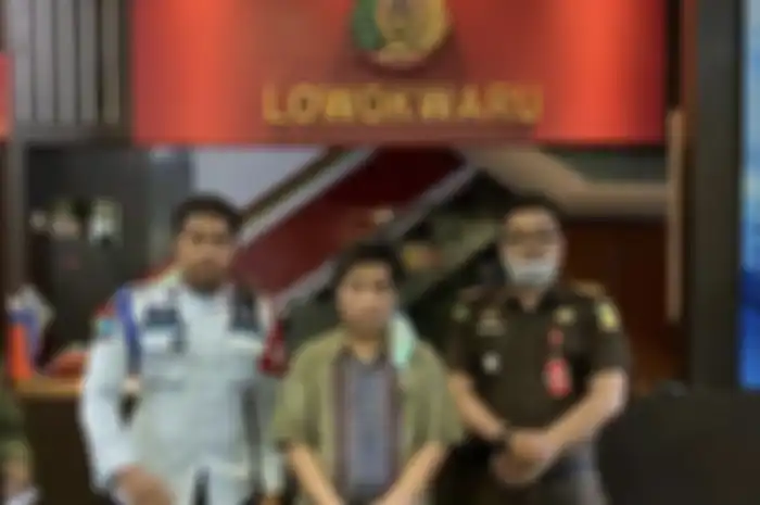 Julianto Eka Putra terdakwa kasus kekerasan seksual ditahan.