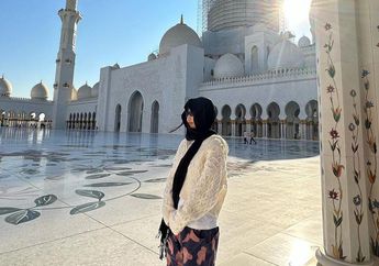 Bikin Heboh Penggemar, Jennie BLACKPINK Sambangi Masjid Sheikh Zayed Abu Dhabi dengan Penampilan Seperti Ini