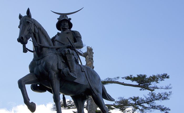 Sebagai samurai di Kekaisaran Jepang, Date Masamune merupakan ahli taktik yang luar biasa. Di antara banyak keterampilan dan hobi Masamune, dia juga seorang koki dan penikmat sake.
