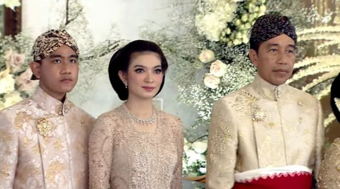 Selvi Ananda tampil cantik dengan kebaya adat Jawa