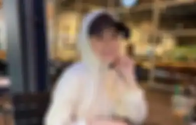 Ayana Klarifikasi Soal Rumor Dirinya Kini Buka Hijab Ketika di Korea