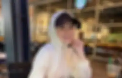 Ayana Klarifikasi Soal Rumor Dirinya Kini Buka Hijab Ketika di Korea