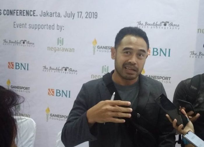 Ponaryo Astaman dalam acara diskusi pemaparan riset 