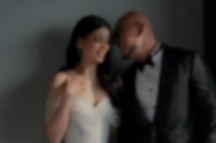 Potret penampilan Sabrina Chairunnisa dan Deddy Corbuzier di hari pernikahan keduanya.