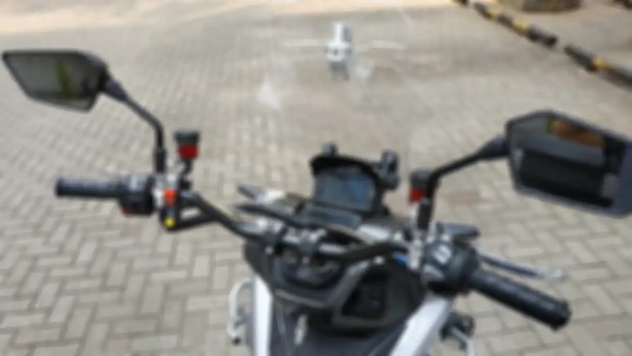 Setang model fatbar saat terpasang di Honda ADV150