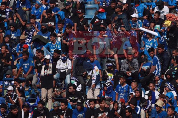 Suporter Persib Bandung dalam laga Persib vs Persija pada Minggu (23/9/2018).