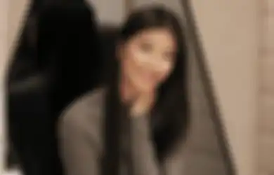 Enggak Banget! 5 Kebiasaan Ini Tanpa Sadar Bikin Rambut Kita Makin Tipis!