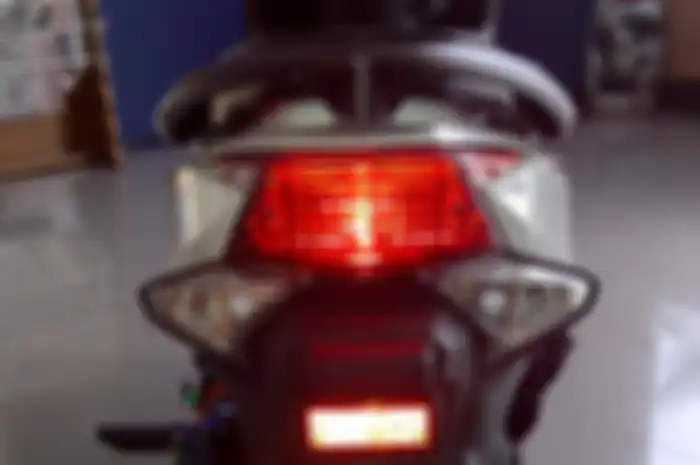 Ilustrasi lampu rem motor.