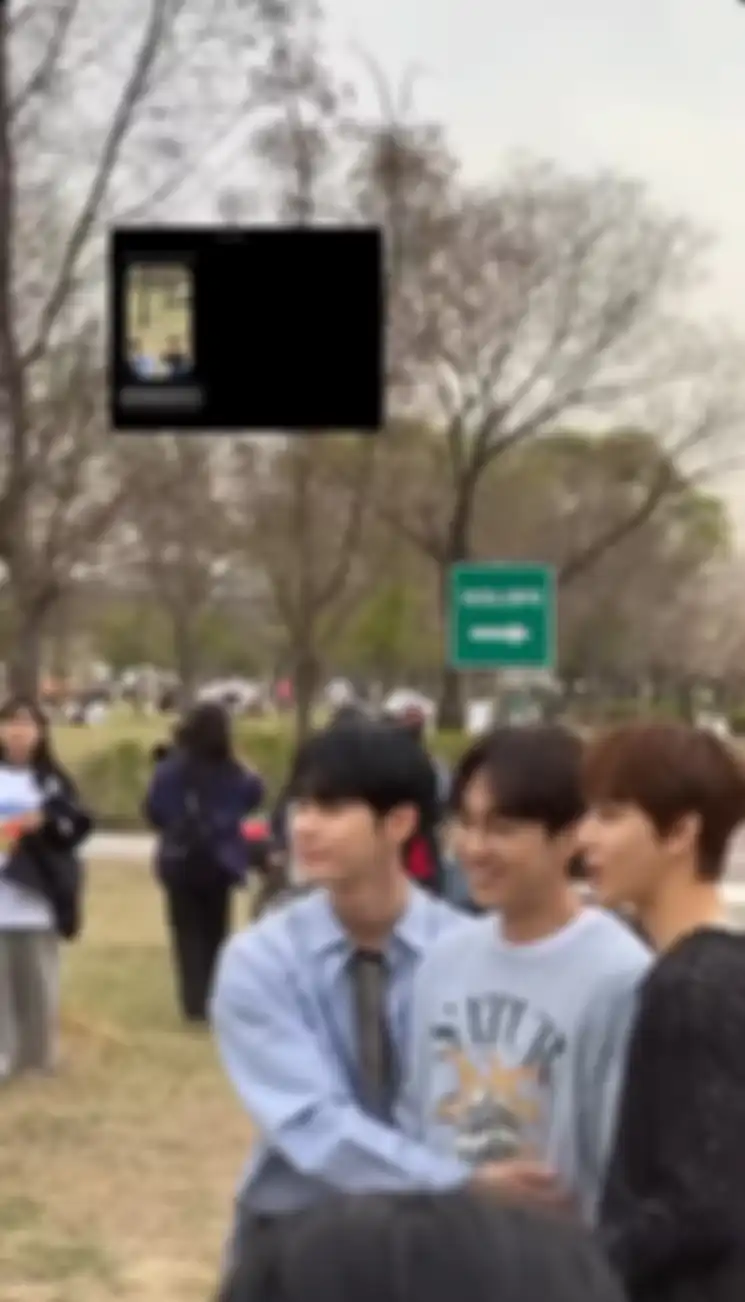 Doyoung dan Jungwoo bareng Lee Seokhoon