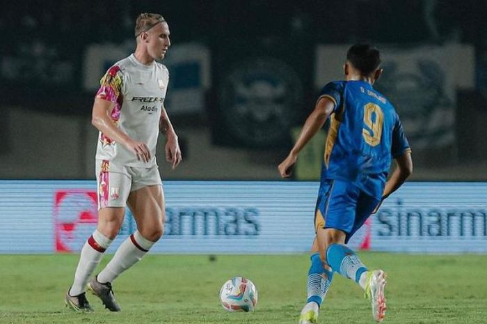 Persib vs Persis pada laga terakhir Grup A Piala Presiden 2024 di Stadion Si Jalak Harupat Soreang Kabupaten Bandung Jawa Barat, Kamis (25/7/2024).