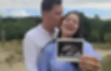 SELAMAT! Gracia Indri Pamer Perut Hamil 7 Bulan, Istri Jeffrey Slijpen Doakan Para Pejuang Garis Dua: Peluk Jauh dari Belanda