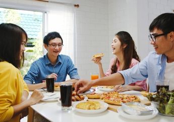 4 Arti Mimpi Makan Bersama, Pertanda Rindu pada Kebahagiaan dan Kesetiaan