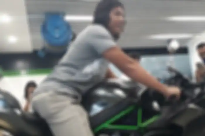 Amin Andrianto diatas H2 Carbon miliknya