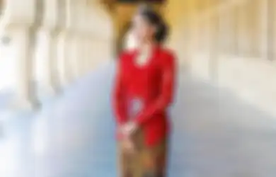 Ayunya 7 Pesona Maudy Ayunda Kenakan Kebaya. Cewek Indonesia Banget!