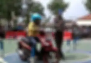 Cara Polisi Bikin Bikers di Pelosok Desa Dijamin Lulus Ujian SIM