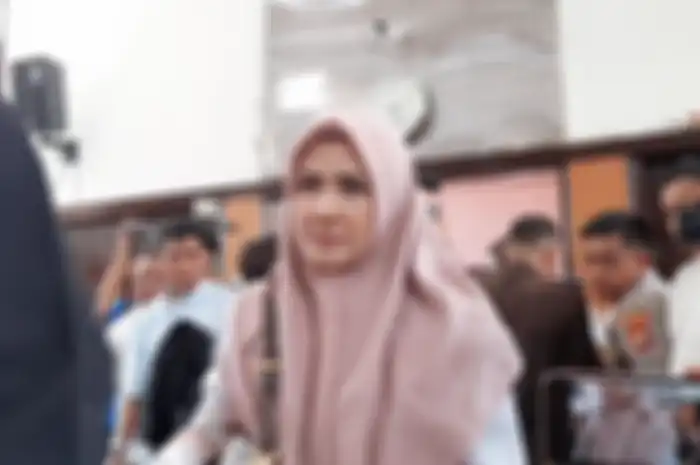 Rey Utami saat sidang perdana kasus vlog ikan asin di Pengadilan Negeri Jakarta Selatan, Senin (9/12/2019).