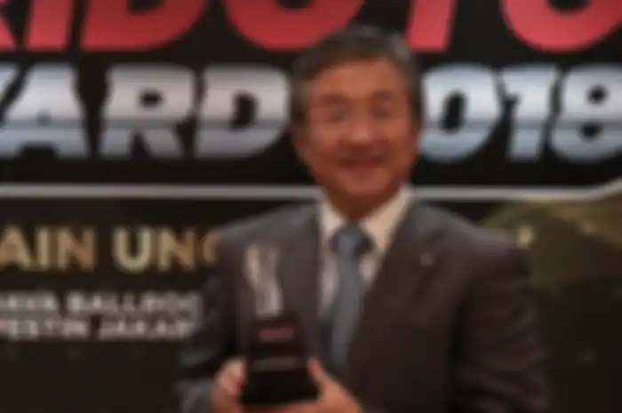 Minoru Morimoto, Presiden Direktur PT YIMM meraih Man of The Year GridOto Award 2018