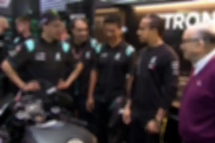 Lewis Hamilton di paddock Petronas SRT MotoGP