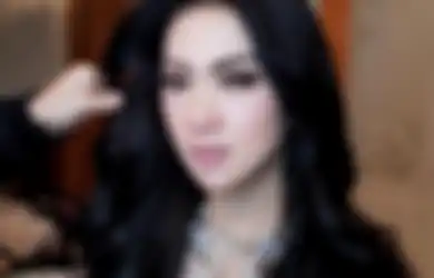 Kecantikannya Buat Reino Barack Kepincut, Syahrini Sesumbar Tak Pernah Permak Wajah, Sosok Ini Justru Ungkap Hal Sebaliknya: Ada Beberapa Titik dari Leluhur untuk Menarik Rezeki