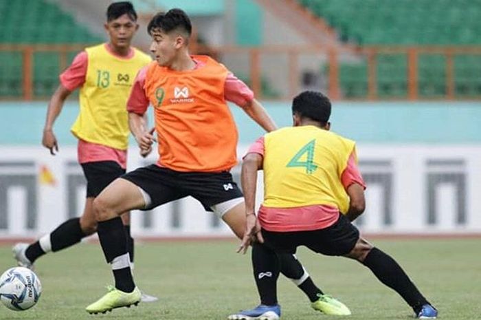 Pemain Lincoln City U-18, Jack Brown, saat mengikuti seleksi timnas U-19 Indonesia di Stadion Wibawa Mukti, Bekasi, Rabu (15/1/2020).