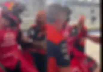 Rookie of The Year Musim Ini Sampai Dikerubungi Kru Tim KTM Pabrikan di MotoGP Qatar 2023, Akhirnya Bikin Senyum