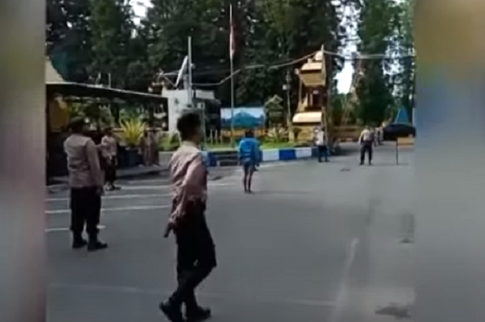 Polisi langsung berhamburan, Polres Lumajang kemasukan lelaki misterius membawa pisau