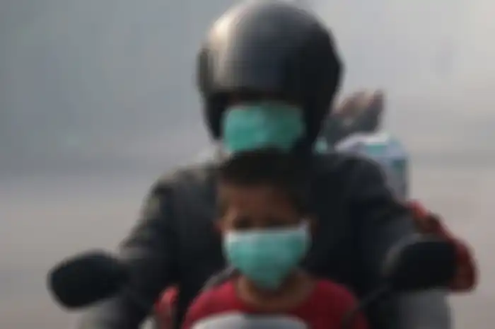 Seorang pemotor Yamaha Mio J di Aceh naik motor pakai masker. Memasuki Fase New Normal, Bikers Perlu Tahu, Ini Dia Protokol Kesehatan yang Harus Selalu Ditaati