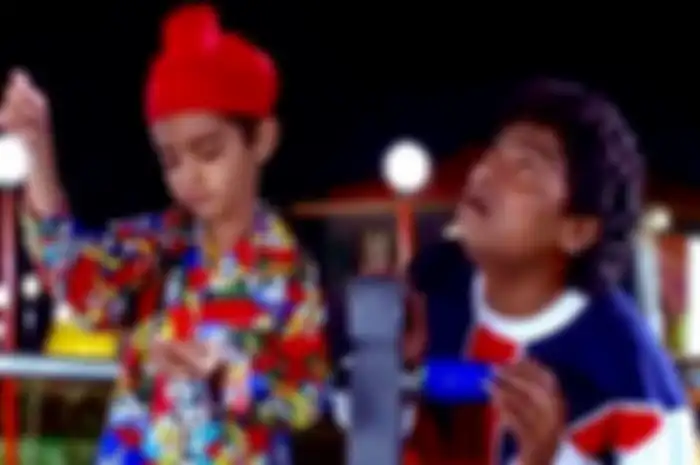 Sosok anak kecil yang suka menghitung bintang di film Kuch Kuch Hota Hai adalah aktor Parzaan Dastur.