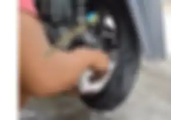 Viral Tambal Ban Pakai Tepung Bikin Pabrikan Ban Geleng Kepala  