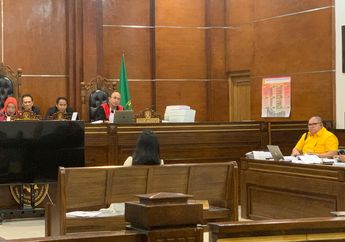 Razman Cecar&nbsp;Karyawan Hotman dengan Pertanyaan Berbelit, Hakim: Jangan Ngotot!